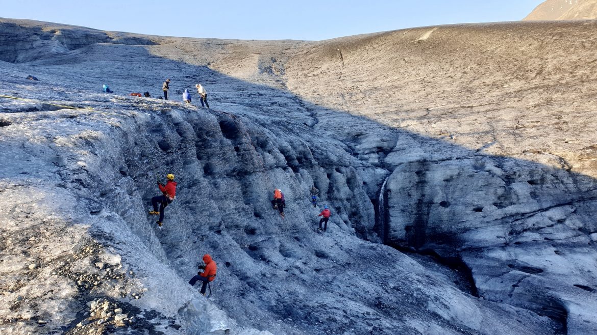 6184F3EB-355E-4CFA-9675-2B2242FB4116