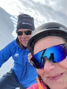 B5CDC2F4-9178-4F0C-A628-2E5D344E80EB