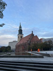 F8D01C94-136F-4F0B-8E8D-B25790E1B80C